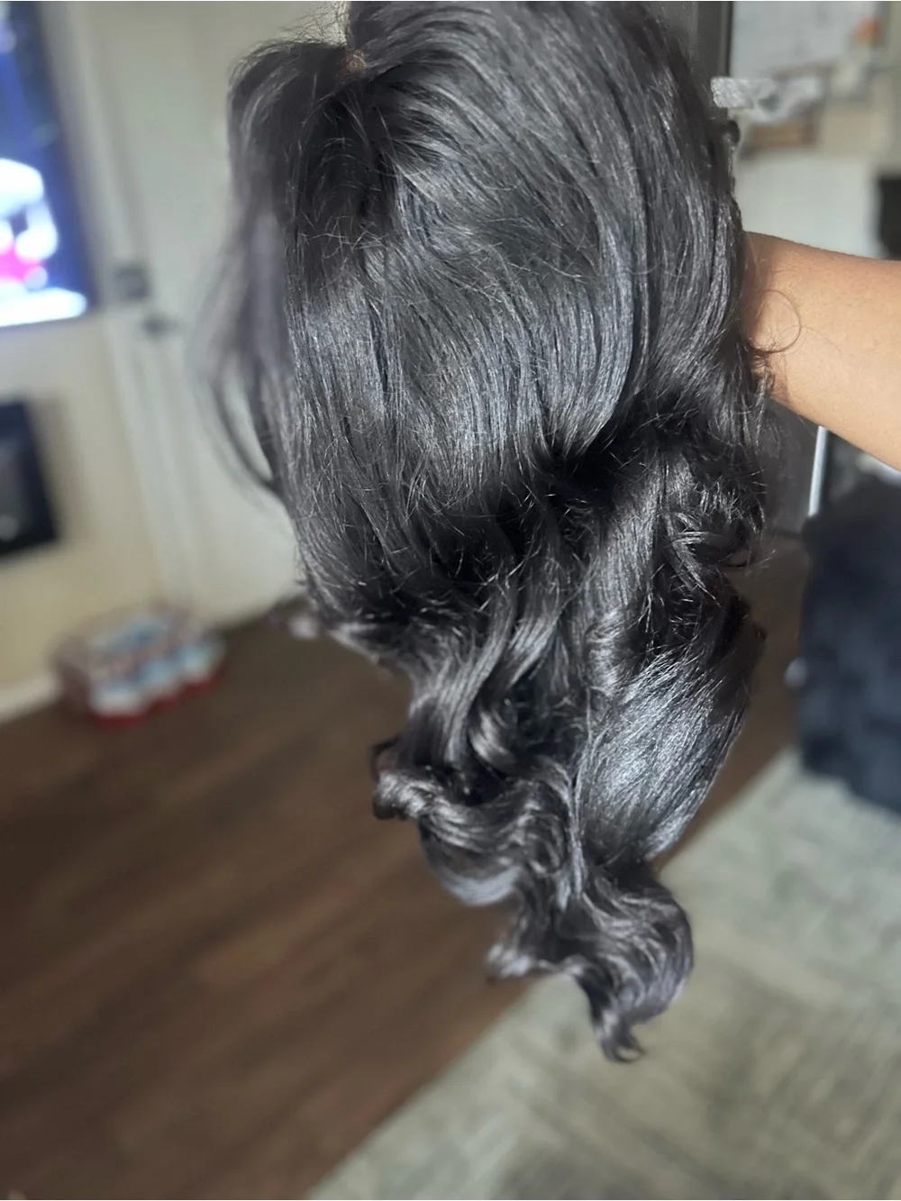 Luxury Black Wavy Women's Wig - Voluminous Natural-Look Style